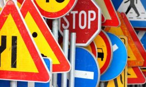 Ilustrasi Rambu Lalu Lintas