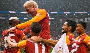 Pemain Galatasaray merayakan gol kemenangan atas Liverpool di Liga Champions 2025/2026.