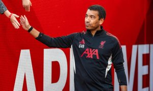 Foto pelatih Giovanni van Bronckhorst, mantan pemain dan manajer klub Eropa, yang diklaim sebagai kandidat pelatih Timnas Indonesia.