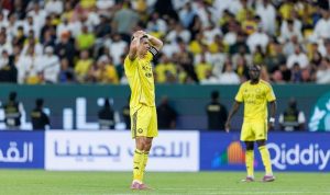 Ekspresi kecewa Cristiano Ronaldo setelah Al Nassr ditahan imbang 2-2 di pertandingan penutup tahun 2025.