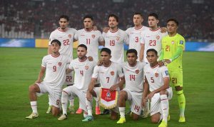 Para pemain Timnas Indonesia sedang berselebrasi di lapangan mencerminkan kenaikan posisi di Ranking FIFA Terbaru menjadi peringkat 122.