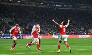 Selebrasi para pemain Arsenal setelah mencetak gol dalam pertandingan krusial Liga Champions yang mempengaruhi posisi klasemen delapan besar.