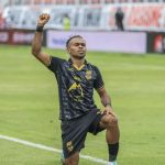 Selebrasi emosional pemain Malut United dengan berlutut dan mengangkat tangan setelah berhasil mengalahkan PSBS Biak.