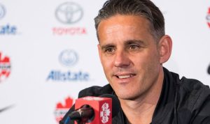 Potret John Herdman saat memberikan keterangan pers mengenai rencana pemanggilan pemain naturalisasi.