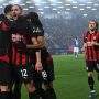Para pemain AC Milan melakukan selebrasi setelah mencetak gol ke gawang Como dalam pertandingan Serie A.