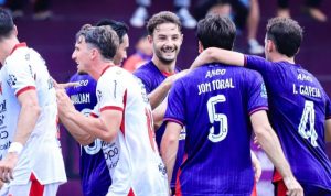 Kegembiraan para pemain Persik Kediri saat merayakan kemenangan comeback atas Bali United dalam pertandingan sengit di Liga 1.