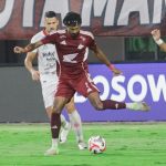 kemenangan-bali-united-atas-psm-makassar-2026.webp Pemain Bali United sedang menggiring bola dalam pertandingan sengit melawan PSM Makassar di Stadion Gelora BJ Habibie.