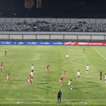 pertandingan-timnas-indonesia-u17-vs-china.jpg Aksi pemain Timnas Indonesia U-17 saat bertanding melawan China dalam laga persahabatan internasional yang dramatis.