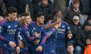 Para pemain Arsenal merayakan gol saat bertandang ke markas Leeds United di Elland Road pada pertandingan Premier League.