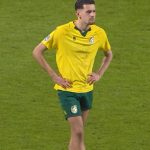 justin-hubner-bek-timnas-indonesia-raja-tekel-eropa-3.jpg Justin Hubner, bek muda Timnas Indonesia, berdiri di lapangan saat bertanding, mencatatkan diri sebagai salah satu raja tekel di Eropa.