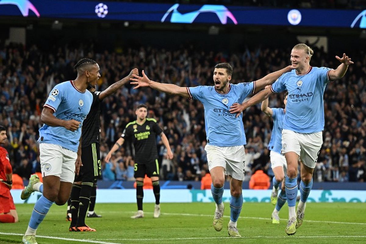 Pemain Manchester City, Ruben Dias dan Erling Haaland, merayakan gol dalam pertandingan krusial Liga Champions melawan Real Madrid.