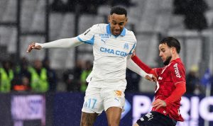 Calvin Verdonk saat berduel memperebutkan bola dalam pertandingan kompetitif bersama klubnya.