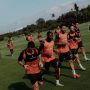 Skuad Persija Jakarta melakukan latihan lari bersama di lapangan Sawangan setelah masa libur Lebaran berakhir.