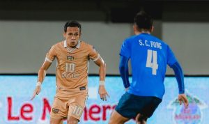 aksi-pemain-laga-persib-bandung-dewa-united.jpg Aksi pemain dalam pertandingan antara klub Indonesia, seperti saat melawan klub yang didukung oleh sponsor Le Minerale.