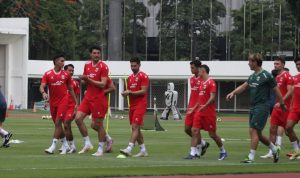 Para pemain Timnas Indonesia sedang menjalani sesi latihan intensif di lapangan hijau sebagai persiapan menghadapi Saint Kitts and Nevis.