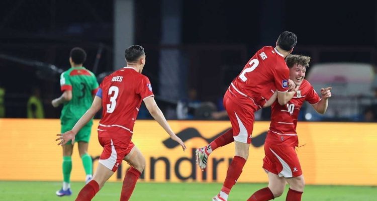 Selebrasi pemain Timnas Indonesia Jay Idzes dan rekan setim merayakan gol di lapangan menjelang Final FIFA Series 2026.