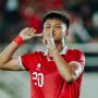 Striker muda Timnas Indonesia, Hokky Caraka, melakukan selebrasi ikonik menaruh jari di depan bibir setelah mencetak gol.