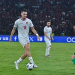 kabar-gembira-ivar-jenner-fit-siap-main-fifa-series-2026.jpg Gelandang Timnas Indonesia, Ivar Jenner, sedang mengontrol bola dengan tenang saat pertandingan internasional.