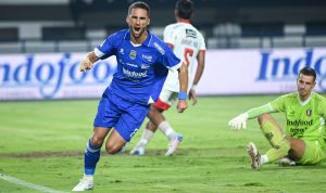 Selebrasi gol dramatis pemain Persib Bandung ke gawang Bali United dalam lanjutan Liga 1.