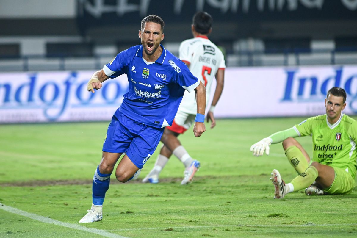 Selebrasi gol dramatis pemain Persib Bandung ke gawang Bali United dalam lanjutan Liga 1.