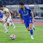 Pemain Persib Bandung Stefano Beltrame saat beraksi di lapangan, berpotensi memberikan keuntungan bagi klub jika dipanggil ke Piala Dunia.
