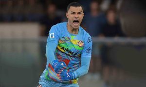 Emil Audero, penjaga gawang Cremonese, menunjukkan ekspresi semangat saat pertandingan melawan Torino.