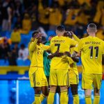 Cristiano Ronaldo bernomor punggung 7 merayakan gol bersama rekan tim Al-Nassr seperti Brozovic dalam kemenangan melawan Al-Najma.