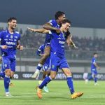 Selebrasi para pemain Persib Bandung setelah mencetak gol dalam pertandingan Super League.