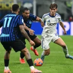 Duel intens pemain Inter Milan dan Como dalam laga krusial perebutan tiket final Coppa Italia.