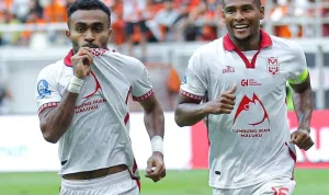 Pemain Malut United merayakan gol dalam kemenangan telak 7-0 atas PSBS di laga Super League.