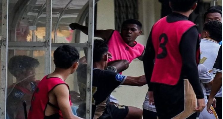 Aksi Fadly Alberto di lapangan hijau yang menjadi sorotan pasca insiden kontroversial melawan Dewa United.