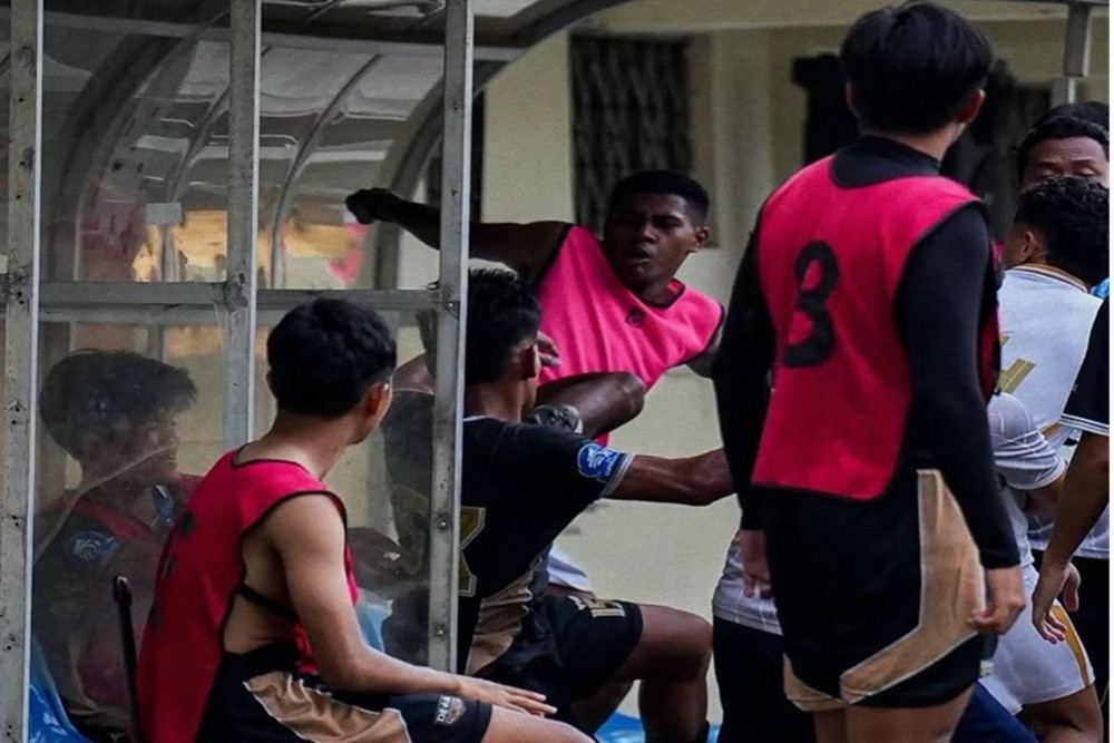 Aksi Fadly Alberto di lapangan hijau yang menjadi sorotan pasca insiden kontroversial melawan Dewa United.