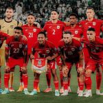 Foto skuad Timnas Indonesia mengenakan jersey merah saat sesi foto tim sebelum pertandingan kualifikasi Piala Asia 2027.