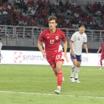 Mauro Zijlstra mengenakan jersey merah nomor 13 saat bertanding, pemain Persija Jakarta yang dikonfirmasi absen karena cedera.