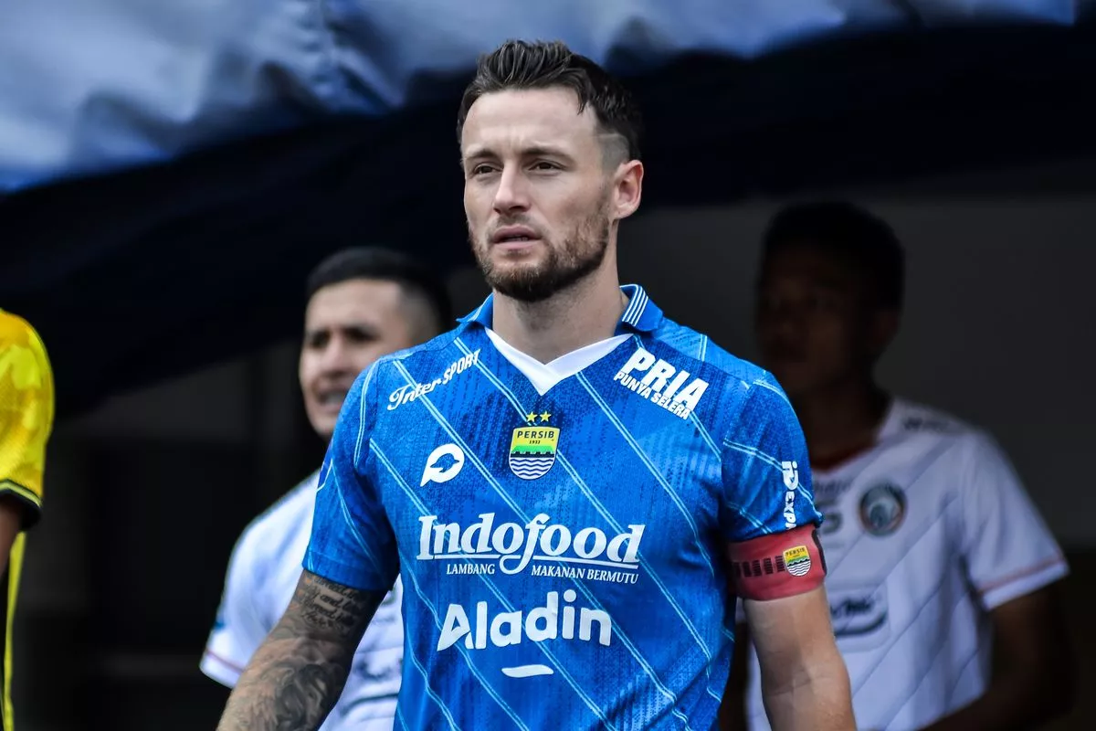 Marc Klok, jenderal lapangan tengah sekaligus kapten Persib Bandung, siap pimpin tim pertahankan posisi di klasemen.