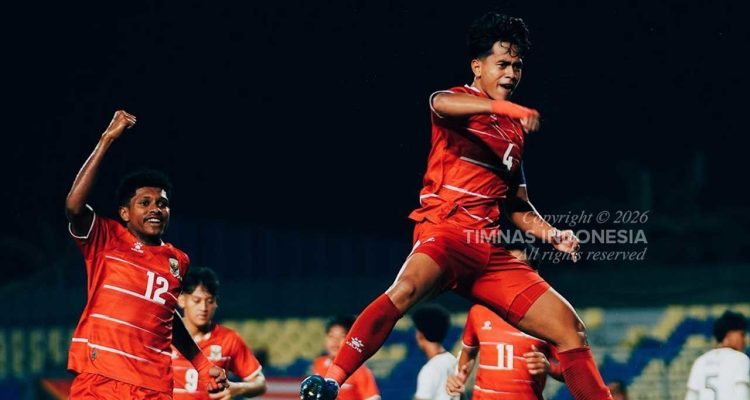 Selebrasi pemain Timnas Indonesia U-17 setelah mencetak gol dalam pertandingan internasional.
