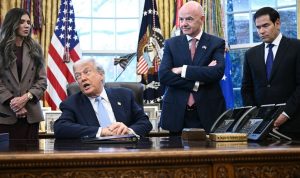 Presiden AS Donald Trump berbicara dalam pertemuan di Oval Office bersama Presiden FIFA Gianni Infantino dan Menteri Luar Negeri Marco Rubio membahas persiapan Piala Dunia 2026.