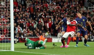 Momen krusial saat Bukayo Saka menyarangkan bola ke gawang Jan Oblak yang memastikan langkah Arsenal ke babak Final Liga Champions.
