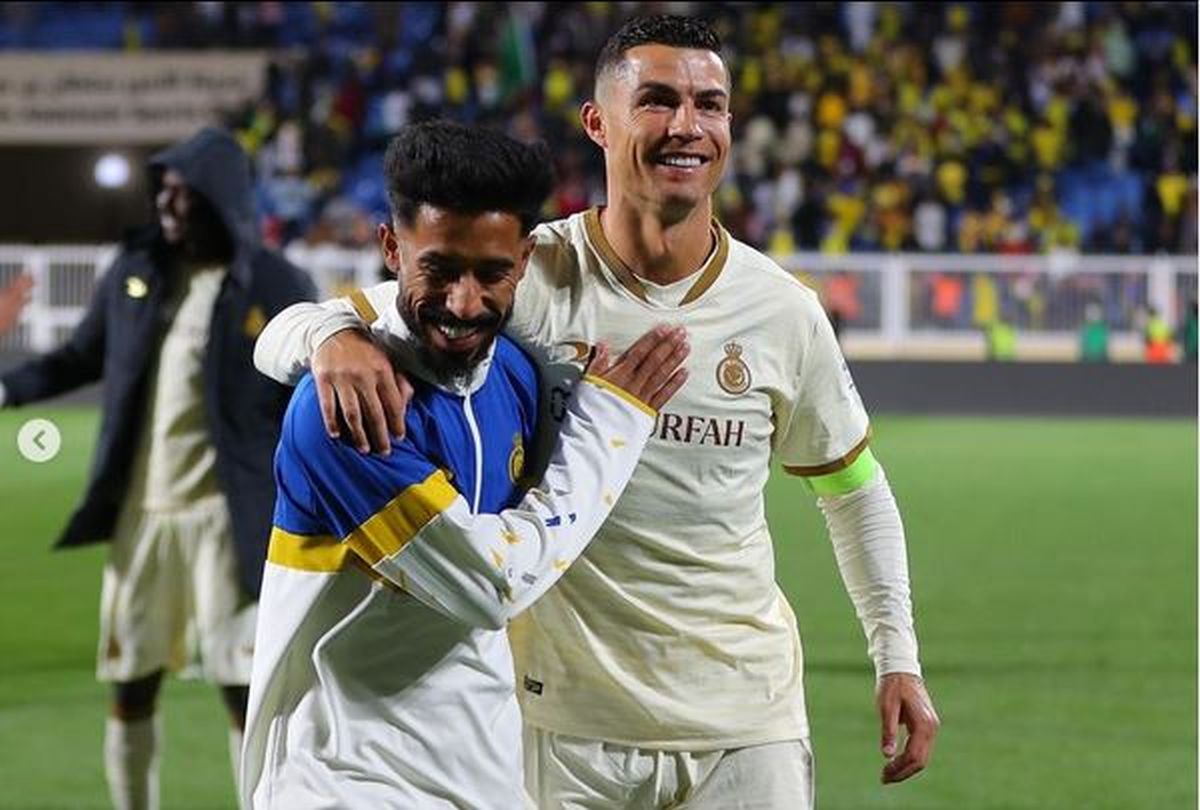 Cristiano Ronaldo merayakan kemenangan bersama rekan setimnya di Al Nassr setelah memastikan gelar juara Liga Arab Saudi.