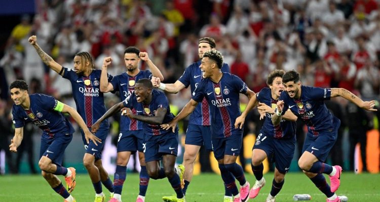 psg-juara-liga-champions-adu-penalti.webp Momen selebrasi emosional para pemain PSG sesaat setelah memastikan diri sebagai juara Liga Champions.