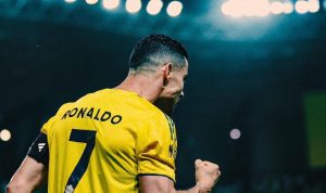 Momen emosional Cristiano Ronaldo saat merayakan gol bersejarahnya yang ke-100 bersama Al Nassr dalam laga sengit melawan Al Shabab.