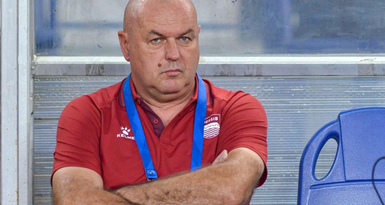 Bojan Hodak resmi berpisah dan tidak lagi menjabat sebagai pelatih utama Persib Bandung.