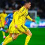 Cristiano Ronaldo mengenakan jersey kuning Al Nassr saat bertanding melawan Al Hilal dalam lanjutan Liga Arab Saudi.