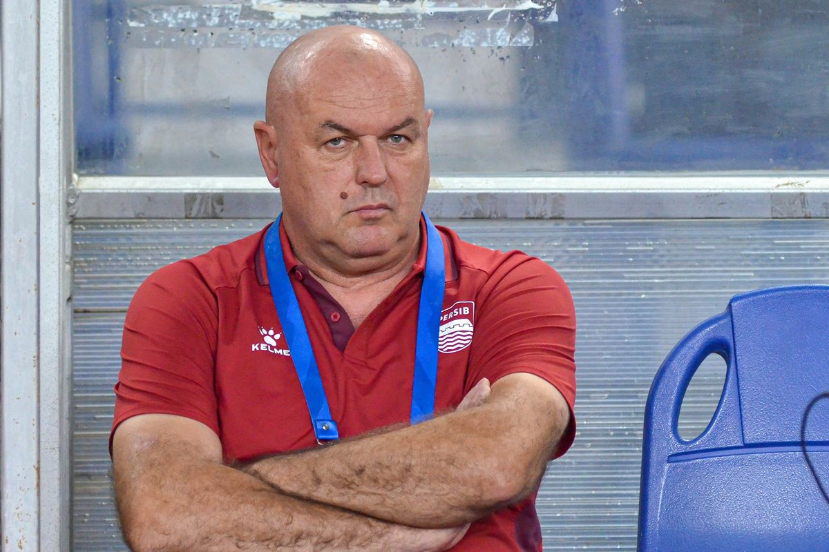 Bojan Hodak resmi berpisah dan tidak lagi menjabat sebagai pelatih utama Persib Bandung.