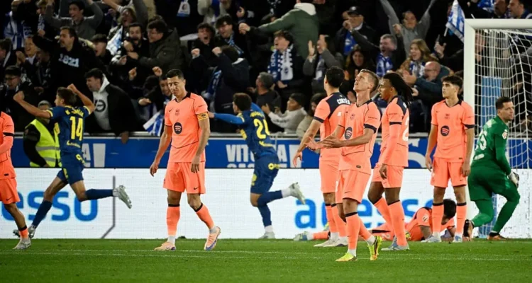 Ekspresi kecewa Robert Lewandowski dan rekan setimnya di Barcelona usai peluit panjang dibunyikan di markas Alaves.