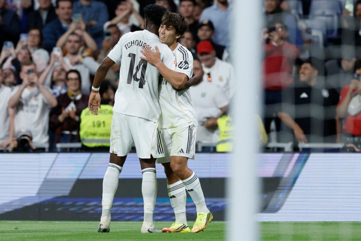 Momen keakraban Aurelien Tchouameni dan Arda Guler saat Real Madrid berhasil membungkam Oviedo dengan skor 2-0.