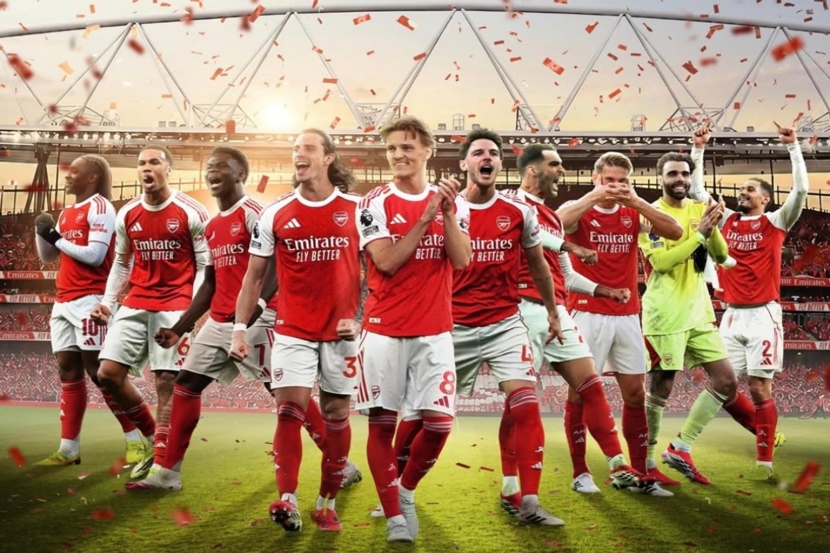 Momen selebrasi emosional skuad Arsenal setelah resmi mengunci gelar juara Liga Inggris musim ini.
