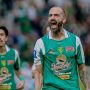 Ekspresi selebrasi emosional pemain Persebaya Surabaya setelah mencetak gol ke gawang PSBS Biak dalam laga Liga 1.
