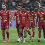 Langkah berat bagi Macan Kemayoran; laga panas Persija vs Persib resmi dipindahkan ke Samarinda, meninggalkan kekecewaan mendalam bagi Panpel dan pendukung setia.