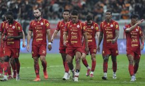 Langkah berat bagi Macan Kemayoran; laga panas Persija vs Persib resmi dipindahkan ke Samarinda, meninggalkan kekecewaan mendalam bagi Panpel dan pendukung setia.